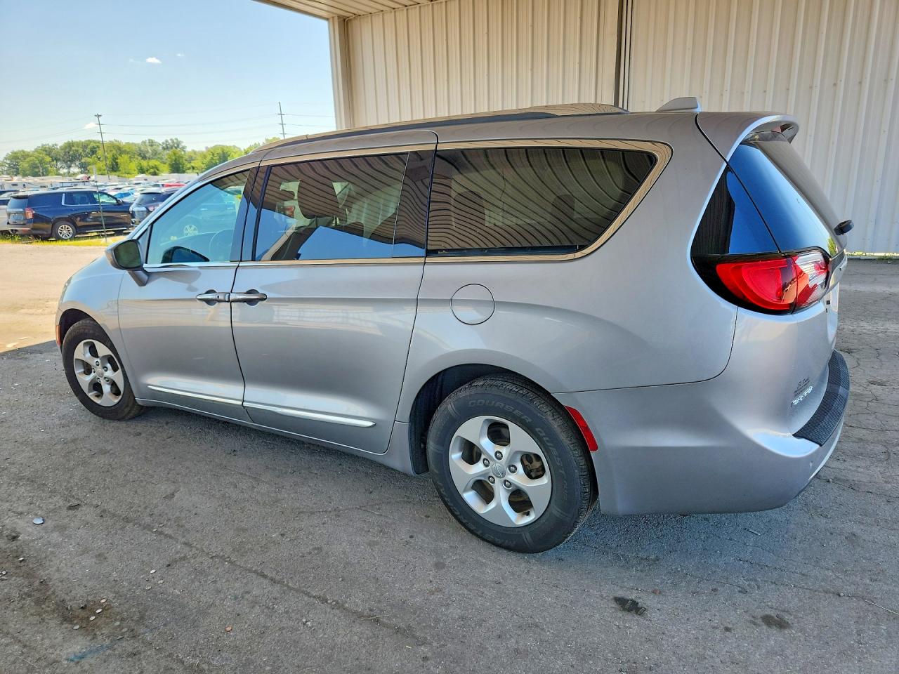 2C4RC1EG9HR840144 · 2017 CHRYSLER PACIFICA · 2/14