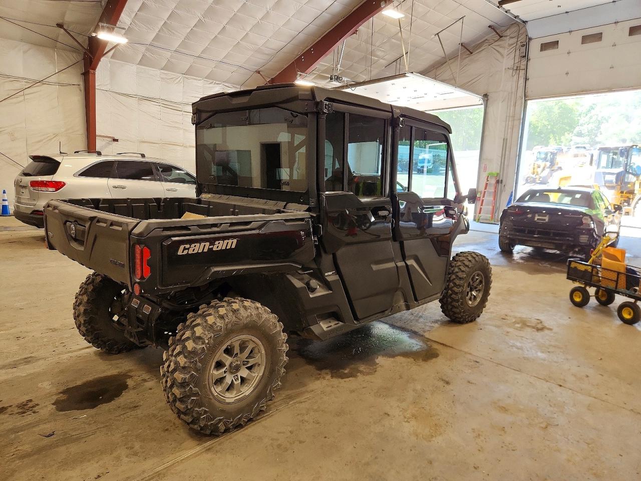 3JBUUAX4XPK001621 · 2023 CAN-AM DEFENDER · 4/10