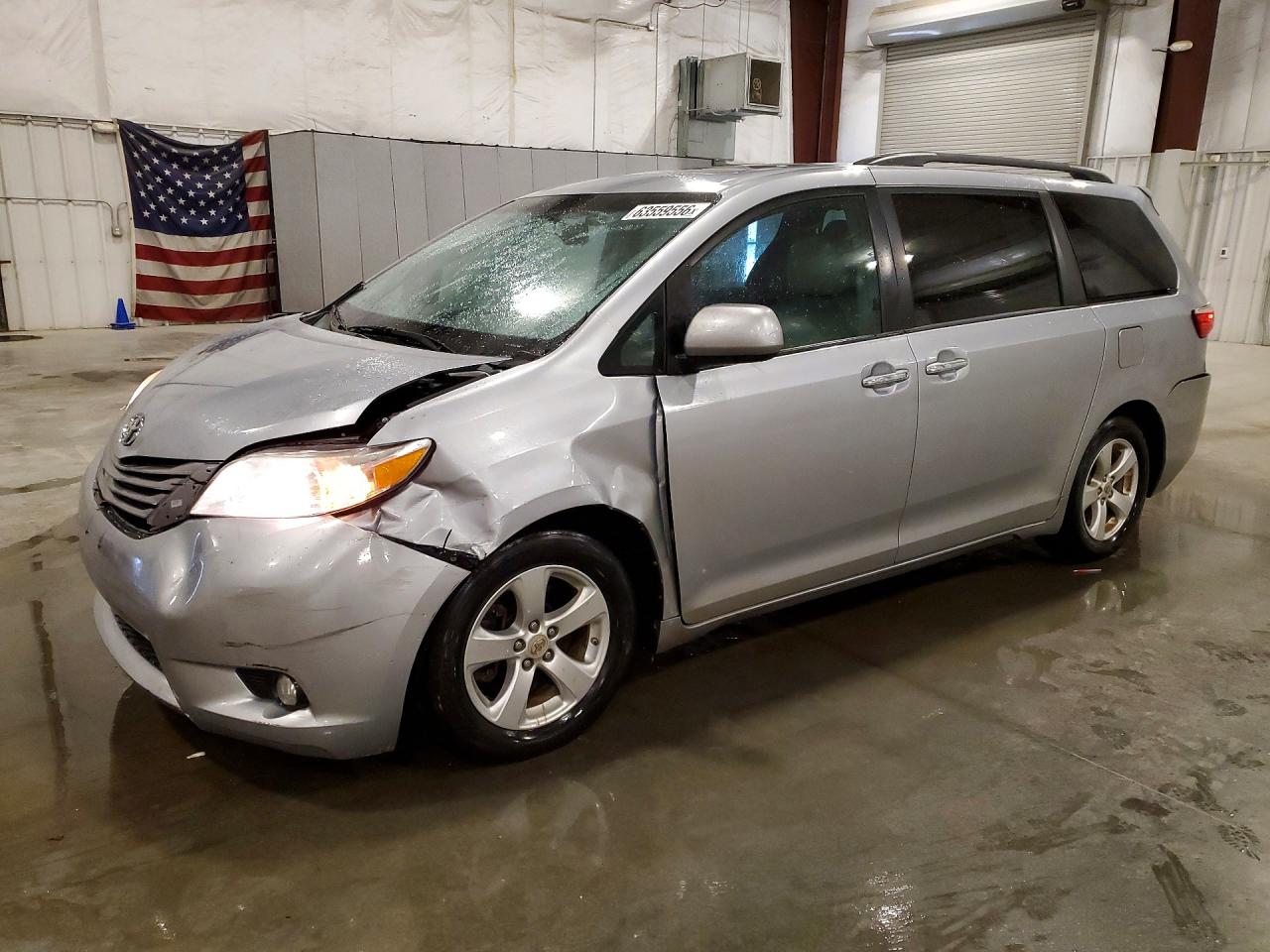 5TDYK3DC7GS700883 · 2016 TOYOTA SIENNA