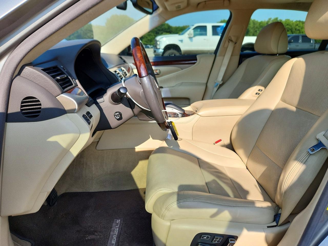JTHGL5EF6G5056486 · 2016 LEXUS LS · 7/12
