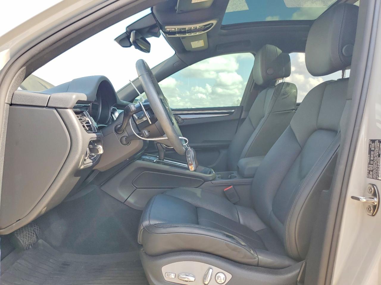 WP1AA2A51SLB04228 · 2025 PORSCHE MACAN · 7/14