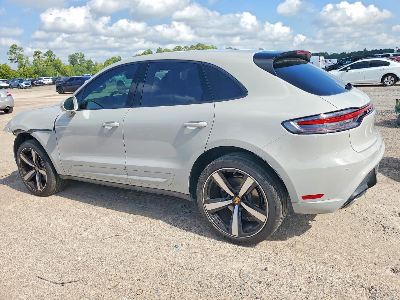 WP1AA2A51SLB04228 · 2025 PORSCHE MACAN · 2/14