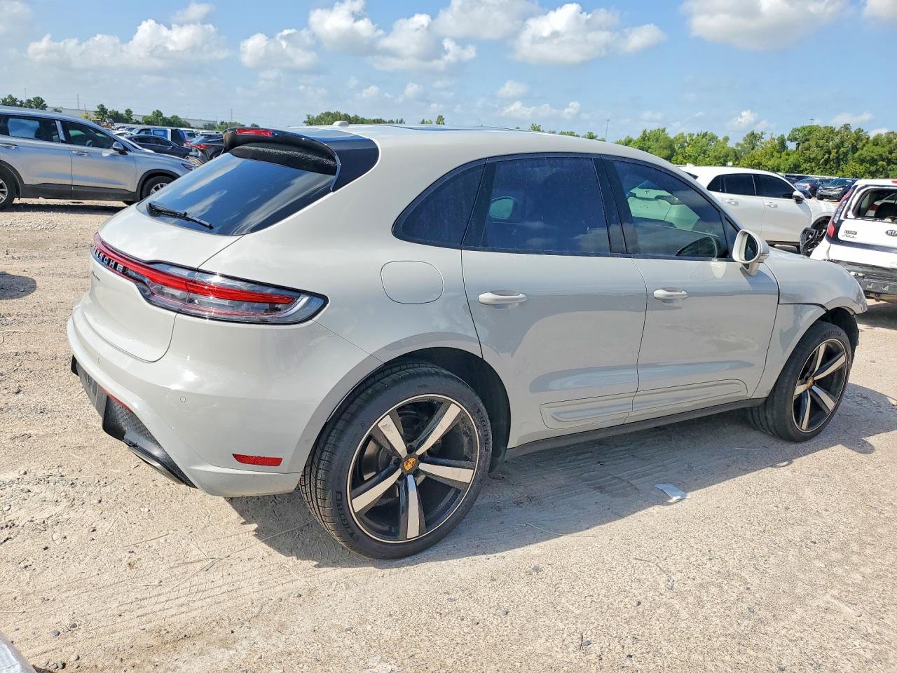 WP1AA2A51SLB04228 · 2025 PORSCHE MACAN · 3/14