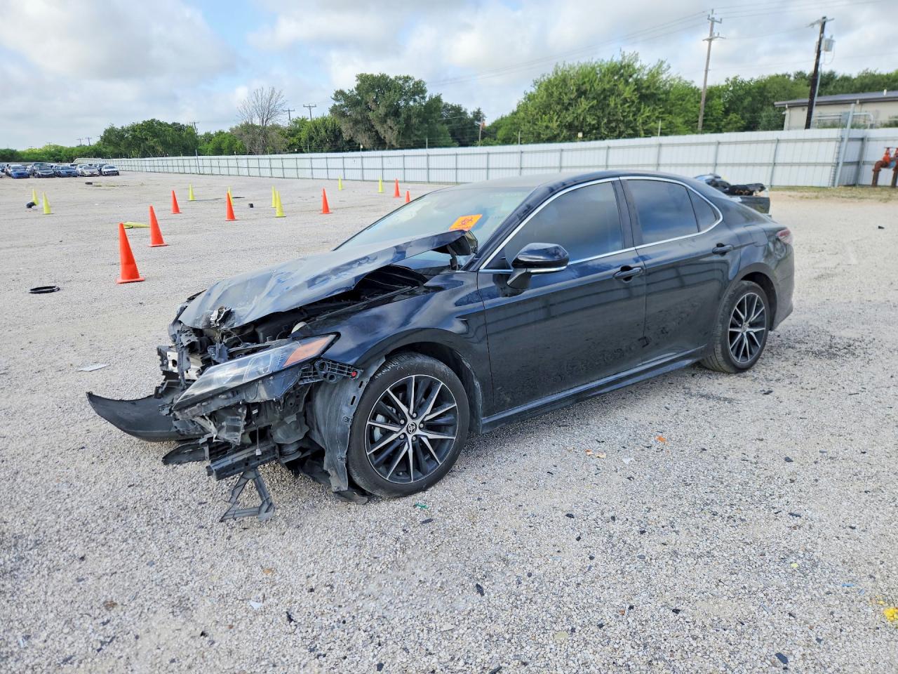 4T1G11AK8NU055258 · 2022 TOYOTA CAMRY