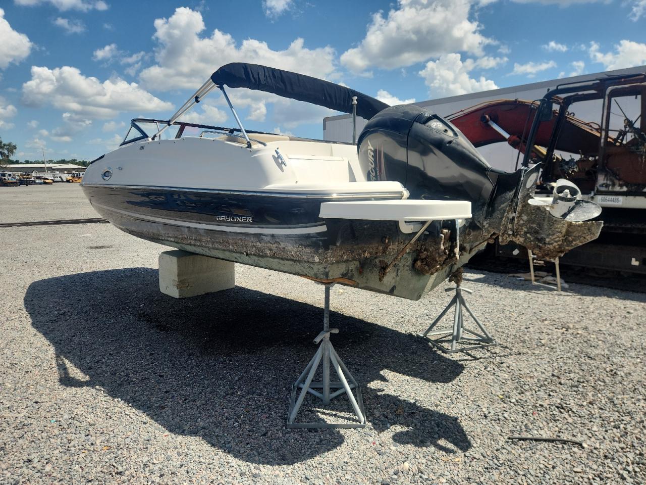 BLBX3333B717 · 2017 BAYLINER 215 · 4/10