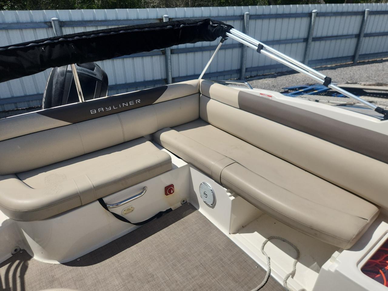 BLBX3333B717 · 2017 BAYLINER 215 · 6/10