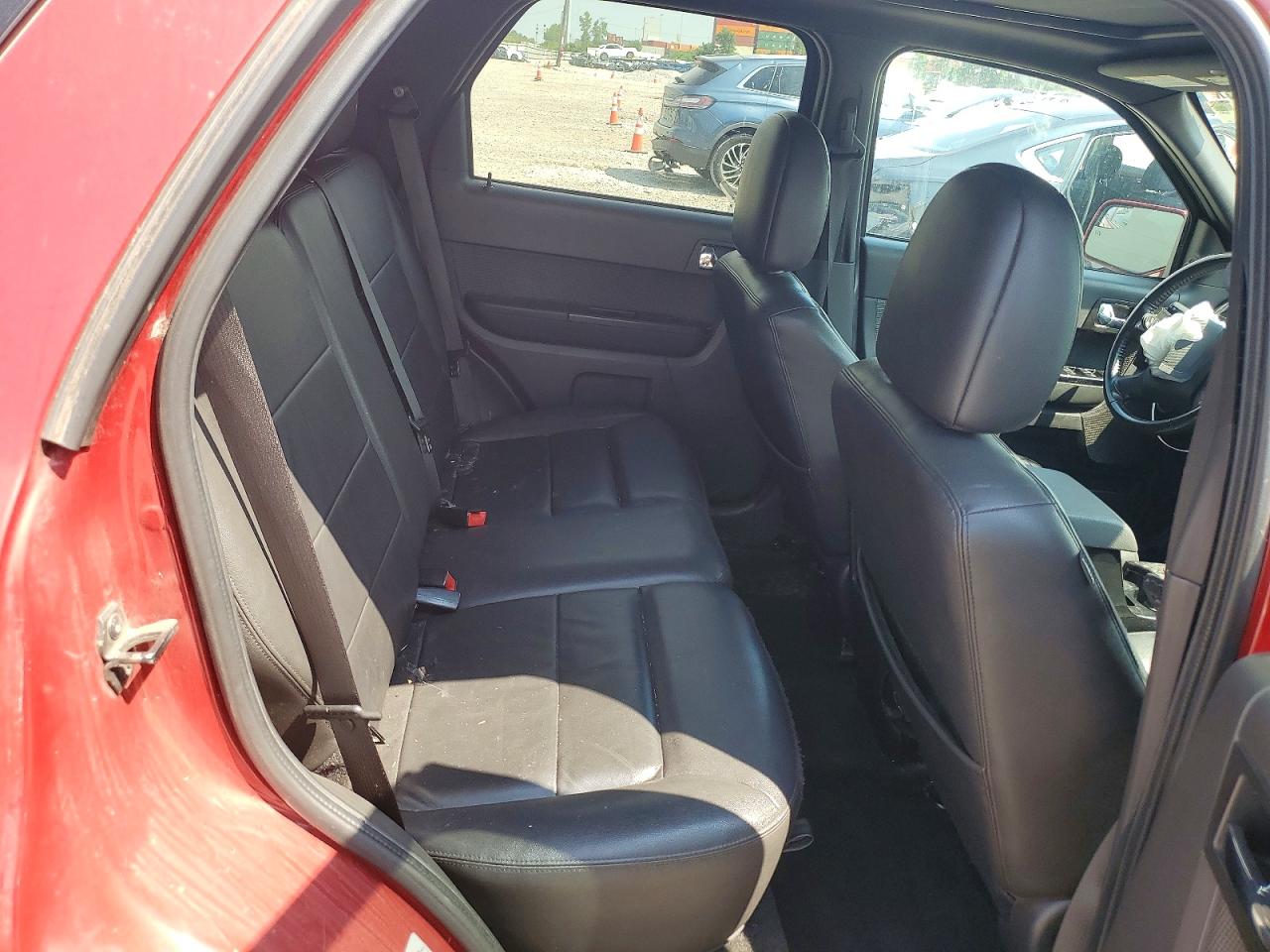 1FMCU0E77BKB32974 · 2011 FORD ESCAPE · 11/13