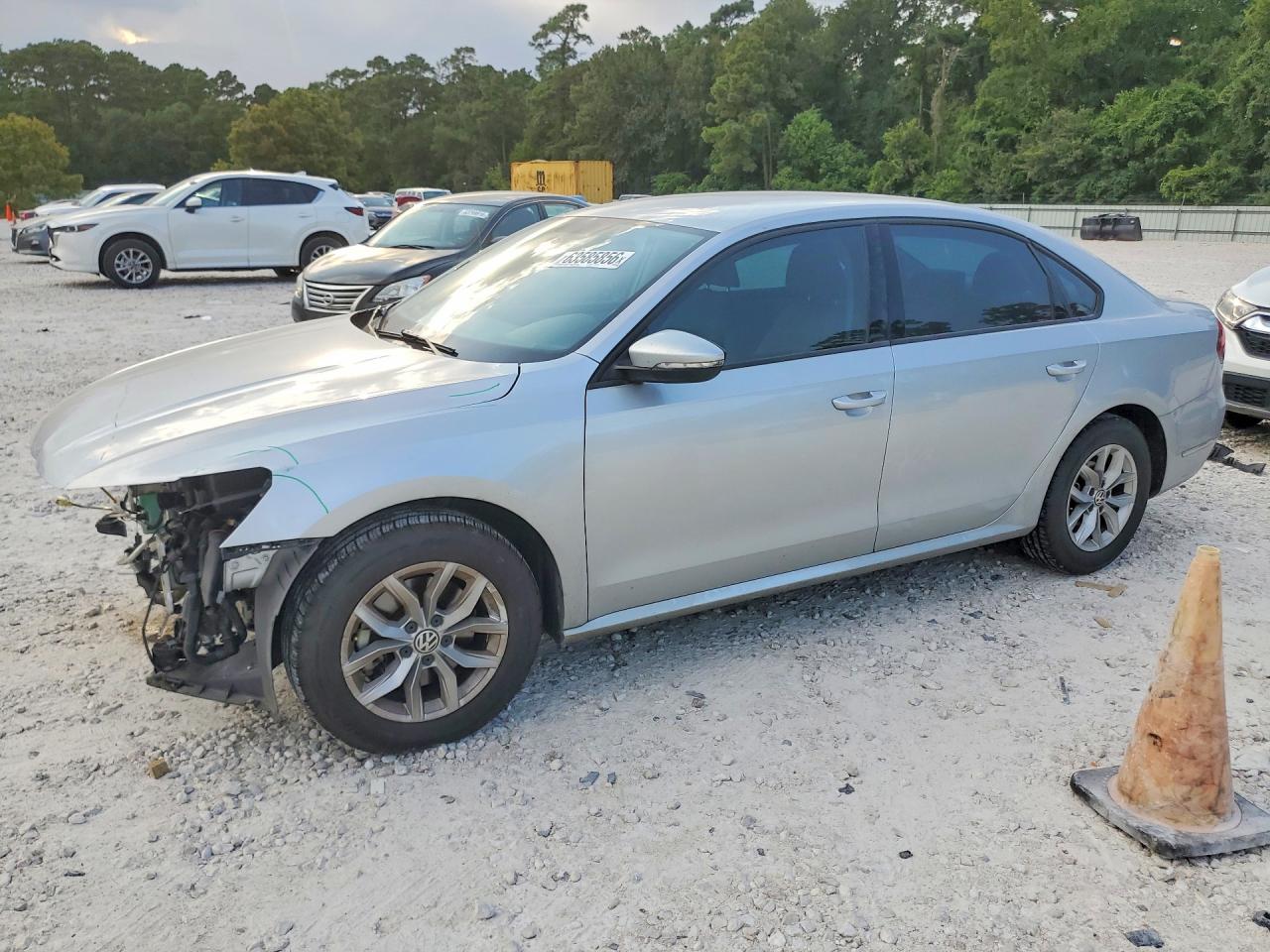1VWAA7A32JC033372 · 2018 VOLKSWAGEN PASSAT