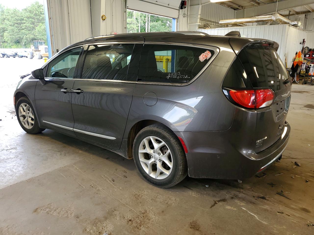 2C4RC1EG5HR623657 · 2017 CHRYSLER PACIFICA · 2/13