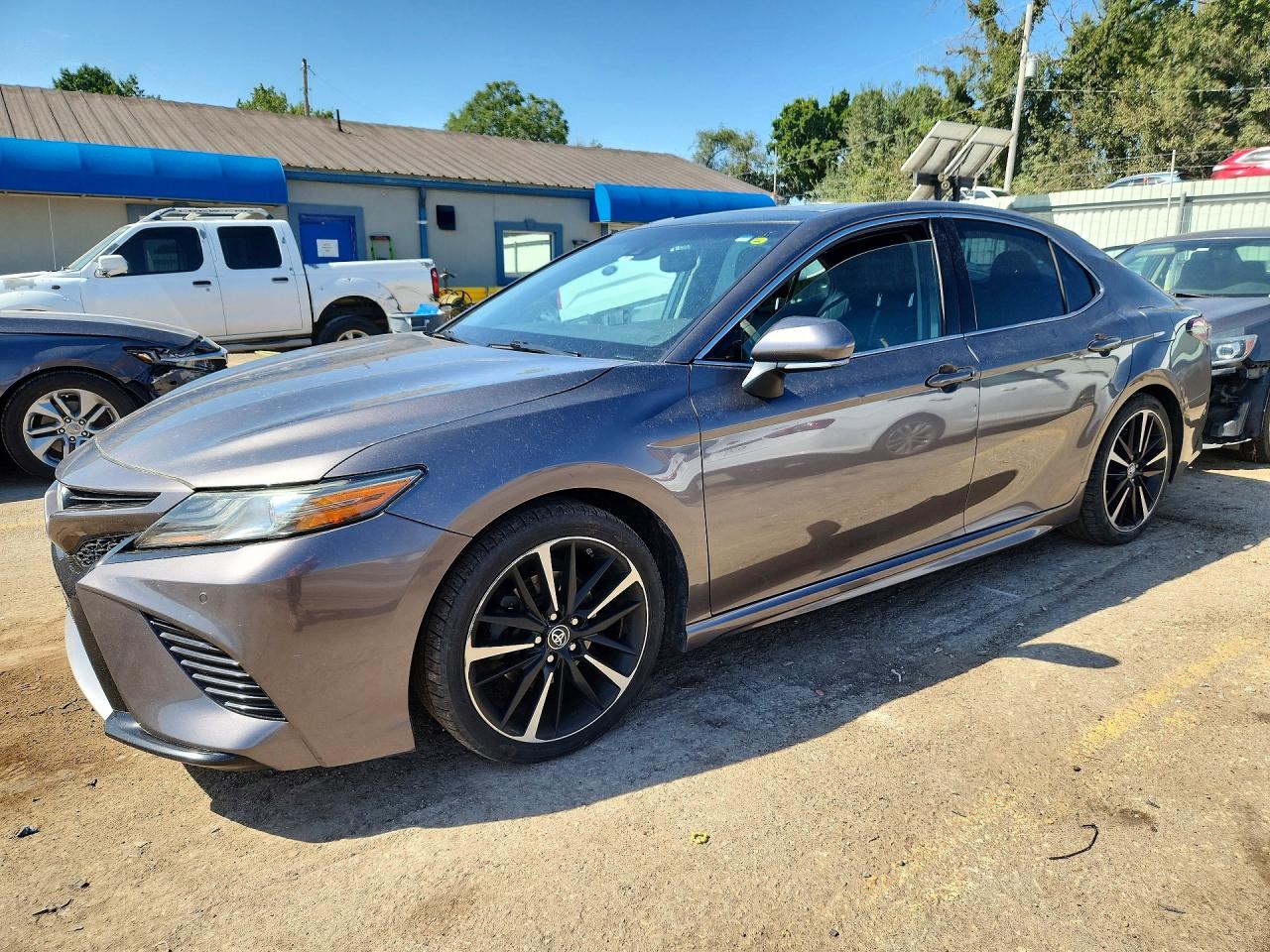 4T1B61HK0JU140185 · 2018 TOYOTA CAMRY