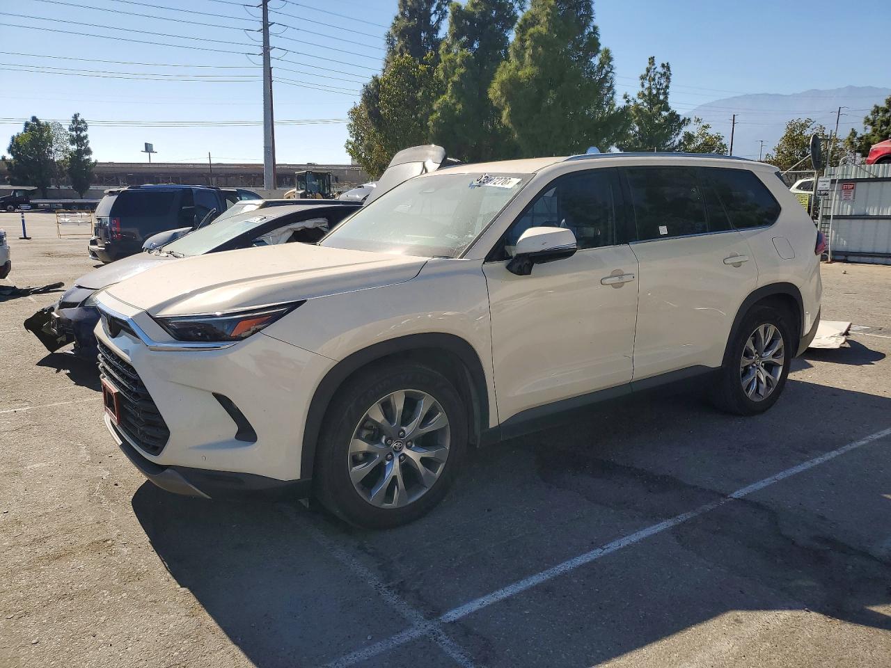 5TDAAAA56RS011337 · 2024 TOYOTA GRAND HIGHLANDER