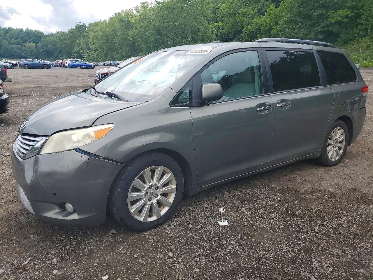 2011 TOYOTA SIENNA