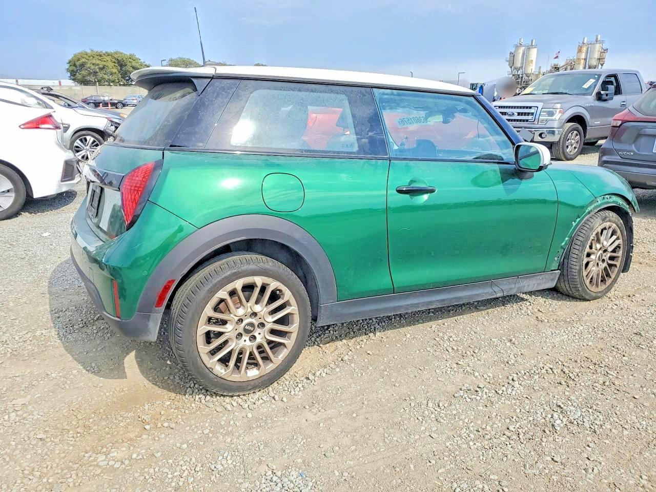 WMW23GD02S2W33784 · 2025 MINI COOPER · 3/13