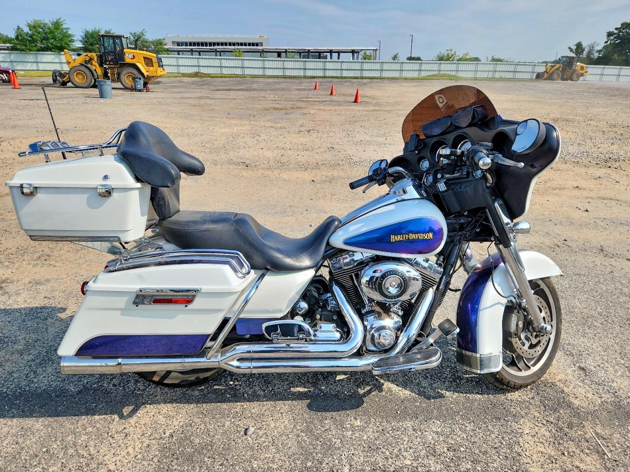 1HD1KB413AB648384 · 2010 HARLEY-DAVIDSON FLHX
