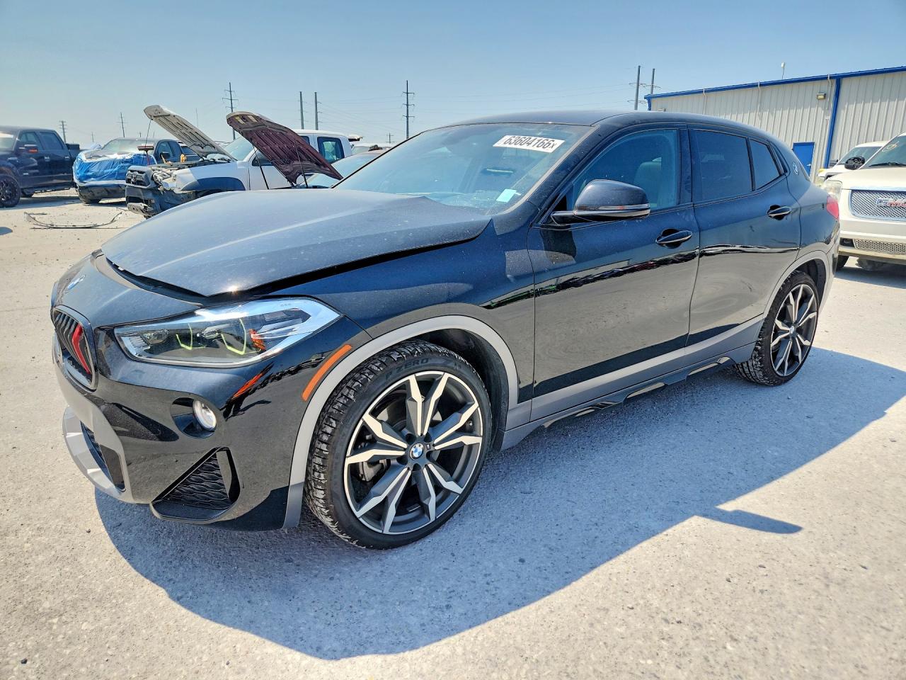 WBXYJ3C3XJEJ82806 · 2018 BMW X2