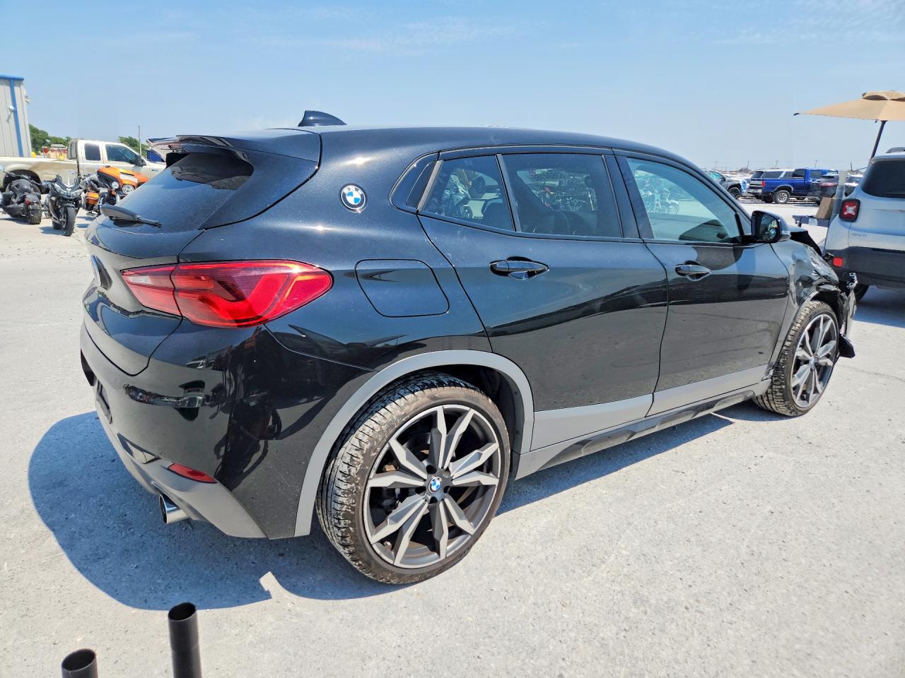 WBXYJ3C3XJEJ82806 · 2018 BMW X2 · 3/13