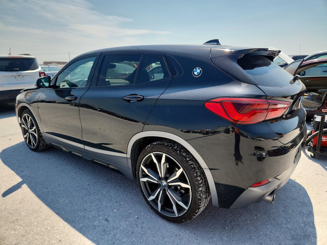 WBXYJ3C3XJEJ82806 · 2018 BMW X2 · 2/13