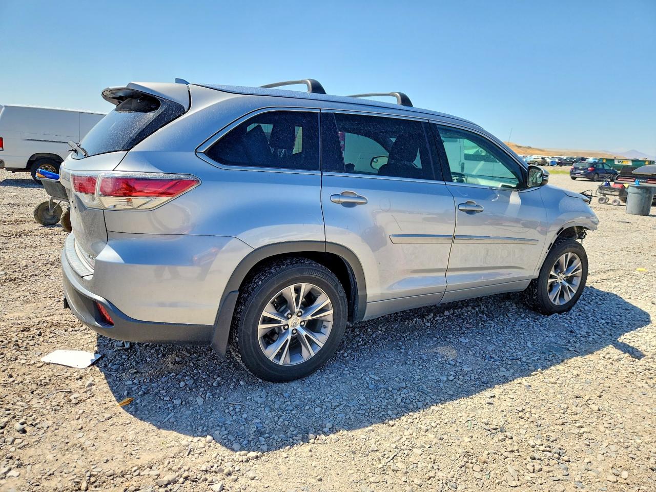 5TDJKRFH0FS207476 · 2015 TOYOTA HIGHLANDER · 3/13