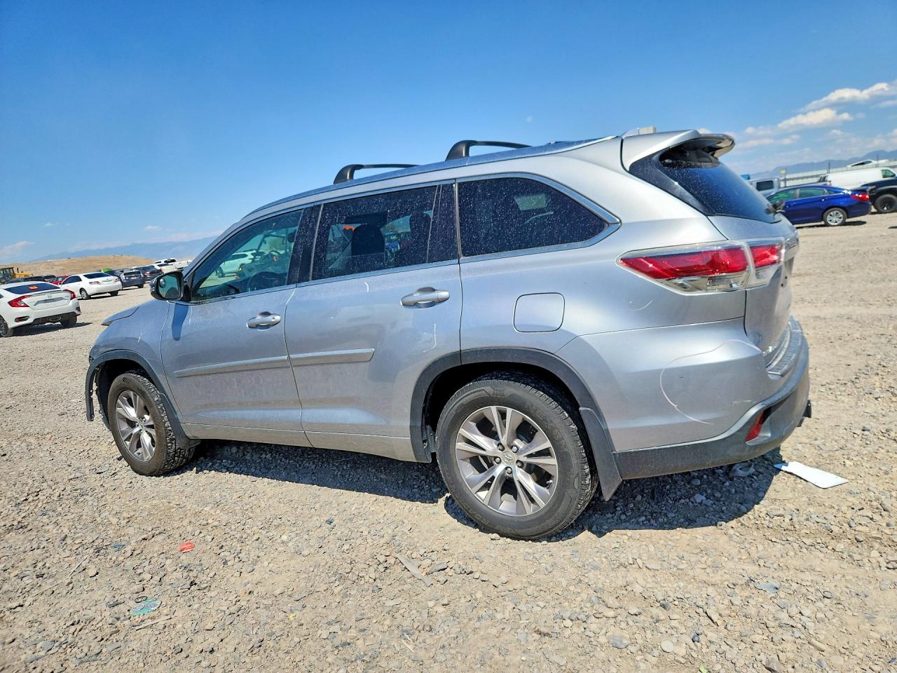 5TDJKRFH0FS207476 · 2015 TOYOTA HIGHLANDER · 2/13