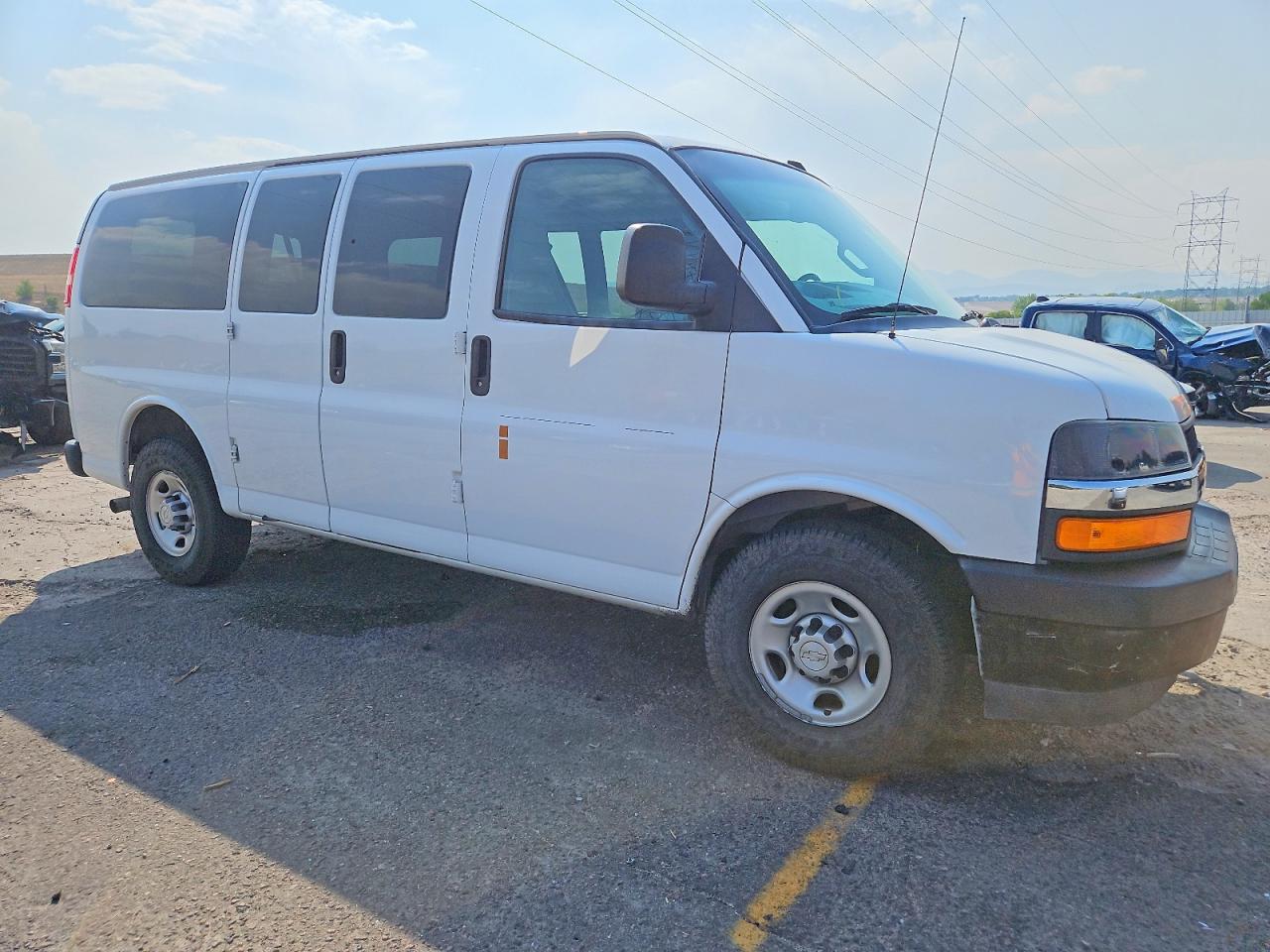 1GAWGEFP5J1240107 · 2018 CHEVROLET EXPRESS G2500 · 4/13