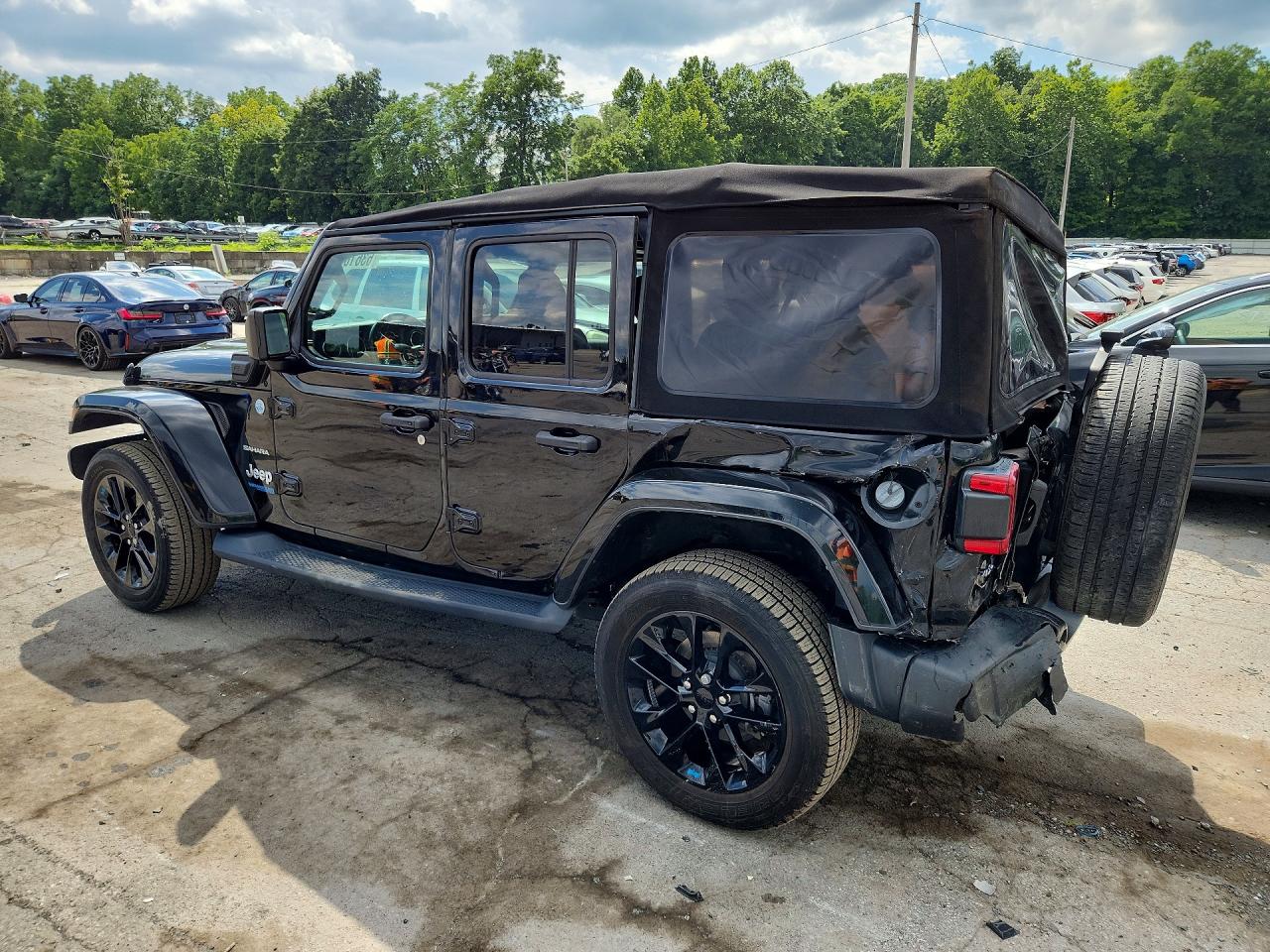 1C4JJXP6XNW106660 · 2022 JEEP WRANGLER UNLIMITED · 2/13