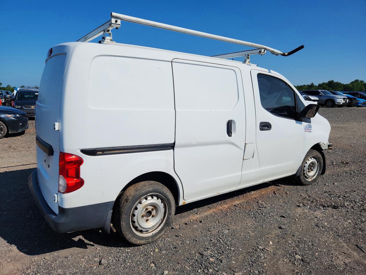 3N6CM0KN6FK727748 · 2015 NISSAN NV200 · 3/13