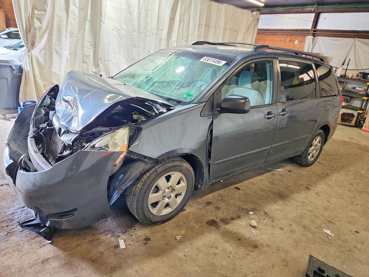 2010 TOYOTA SIENNA