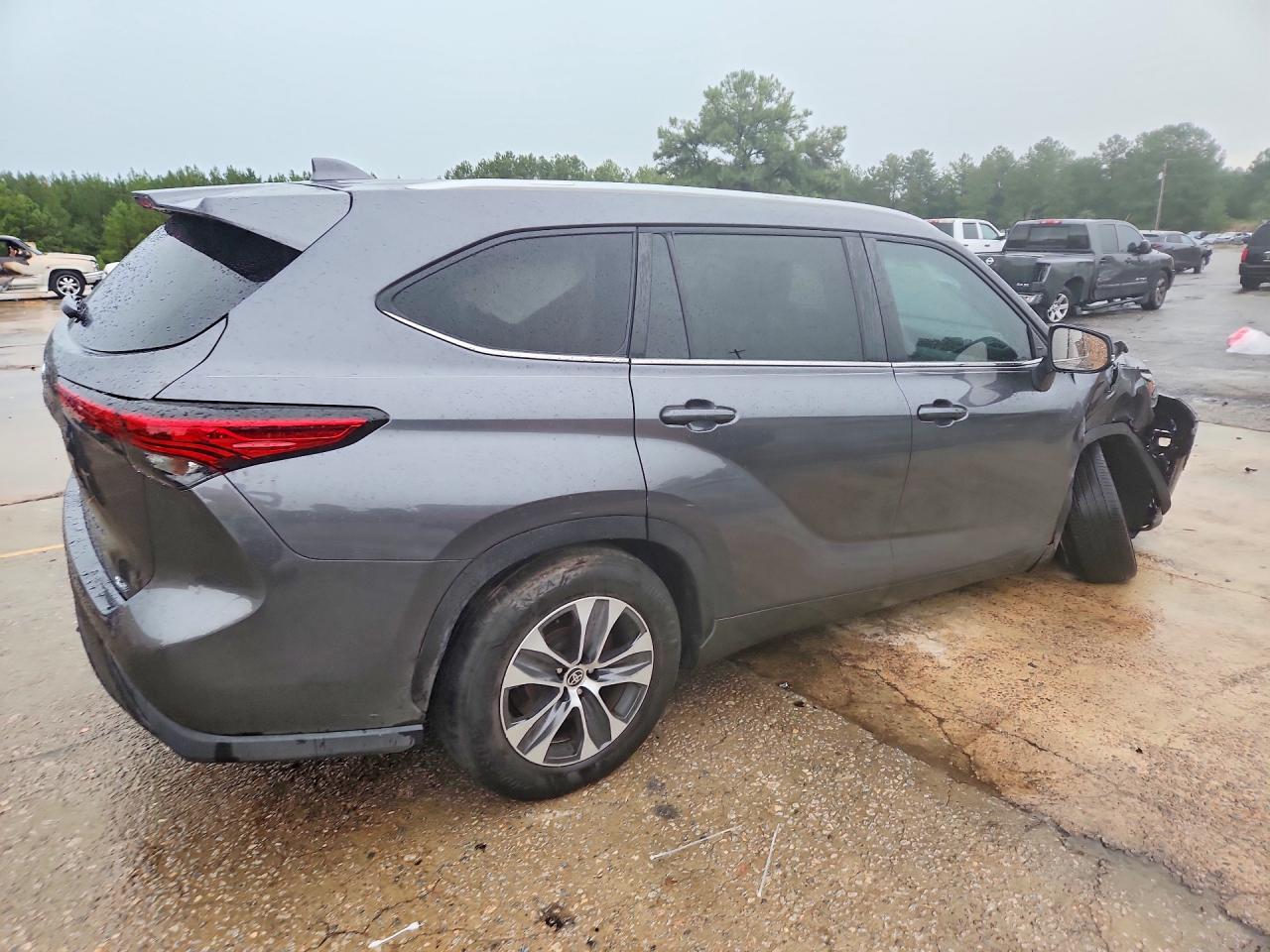 5TDKDRAH7PS043814 · 2023 TOYOTA HIGHLANDER · 3/13