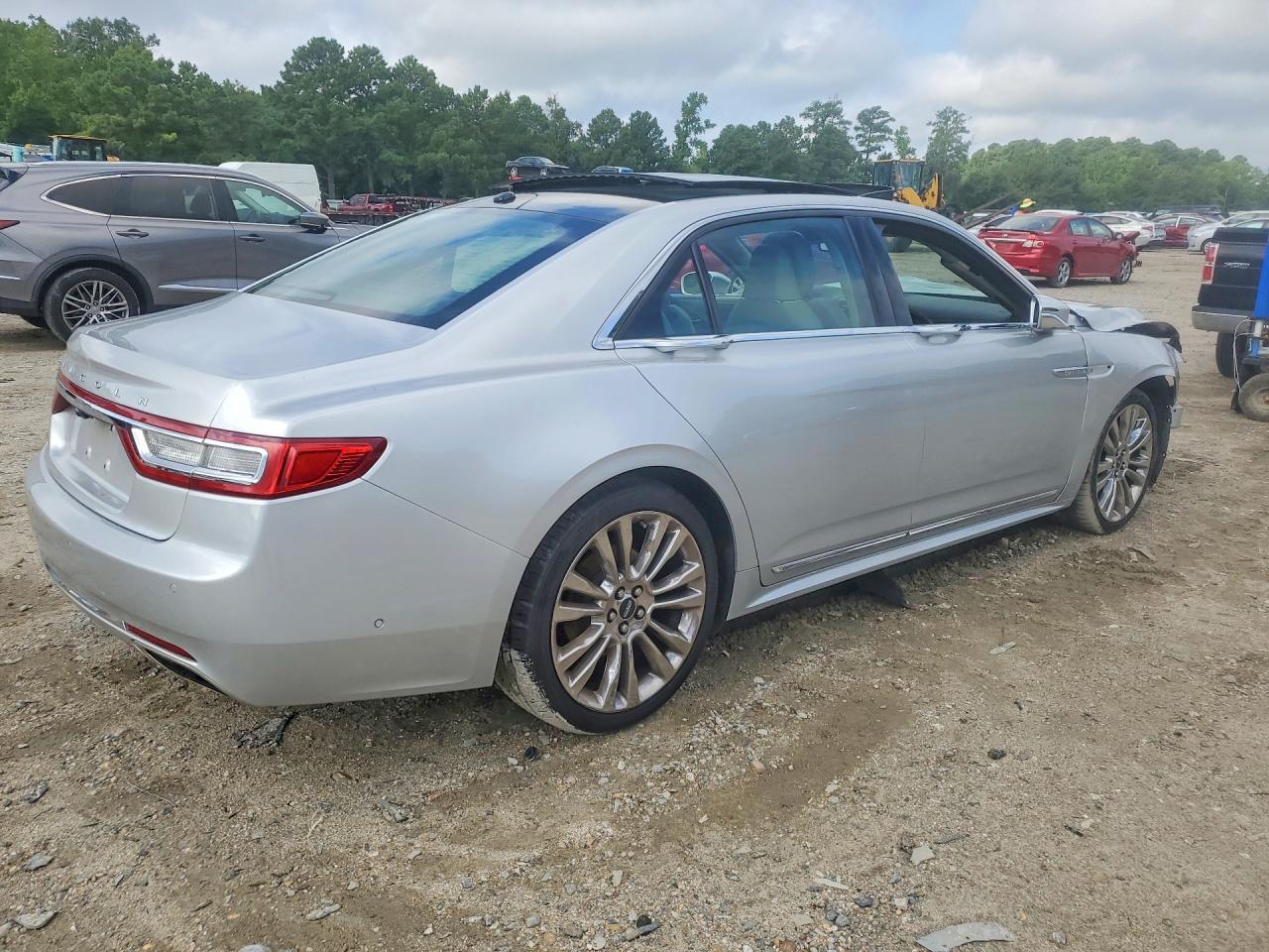 1LN6L9NP4H5617858 · 2017 LINCOLN CONTINENTAL · 3/12