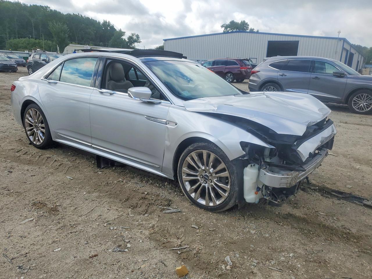 1LN6L9NP4H5617858 · 2017 LINCOLN CONTINENTAL · 4/12