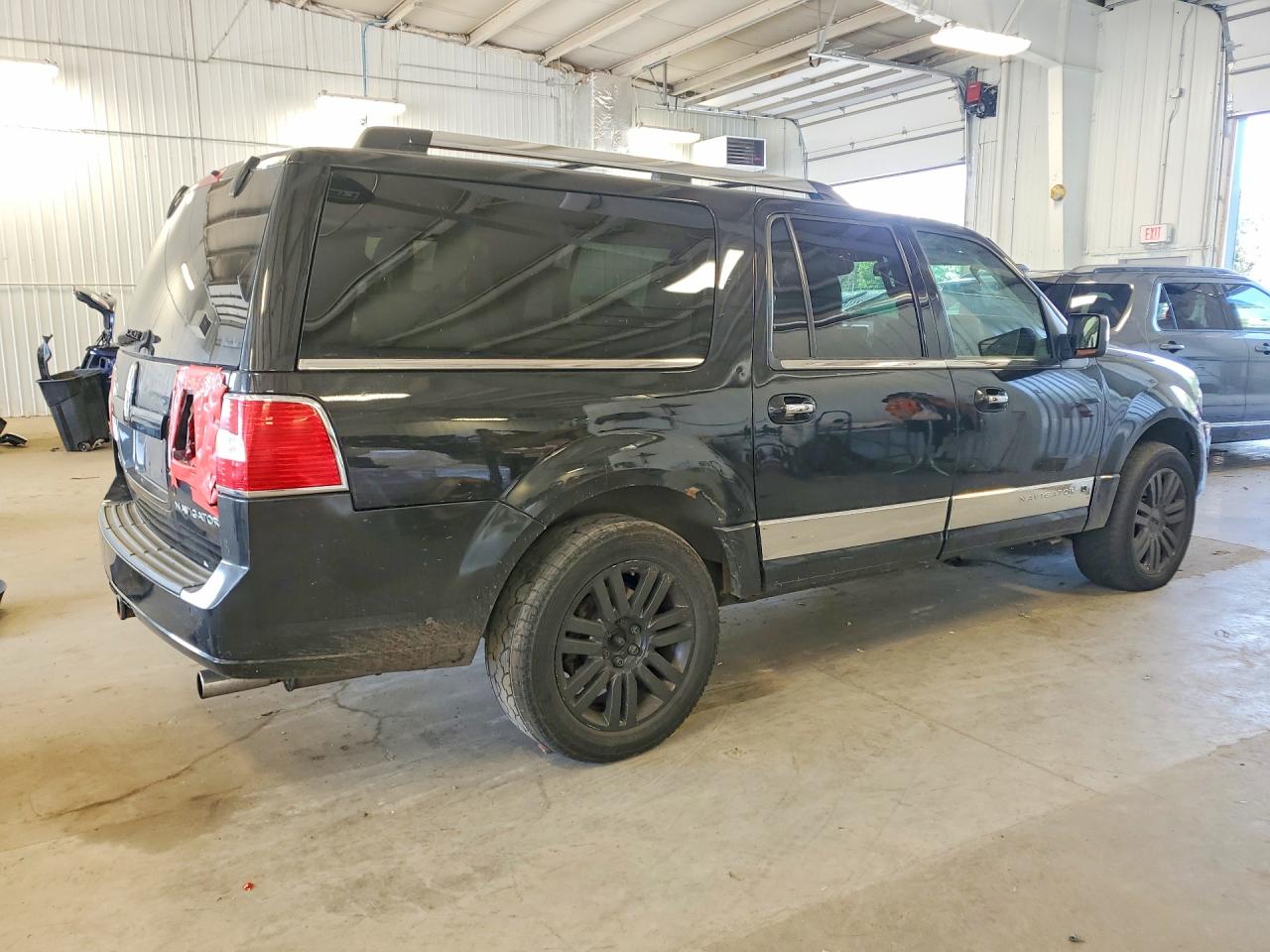 5LMJJ3J55BEJ00851 · 2011 LINCOLN NAVIGATOR · 3/13