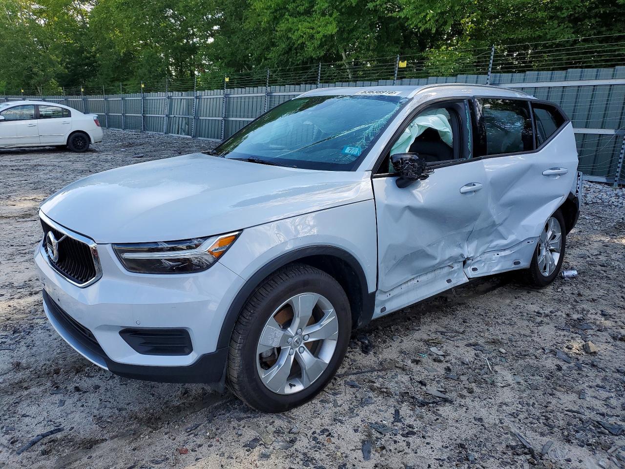 YV4162UK3L2335561 · 2020 VOLVO XC40