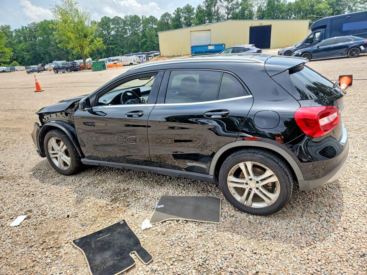 WDCTG4EB9JJ368208 · 2018 MERCEDES-BENZ GLA · 2/14