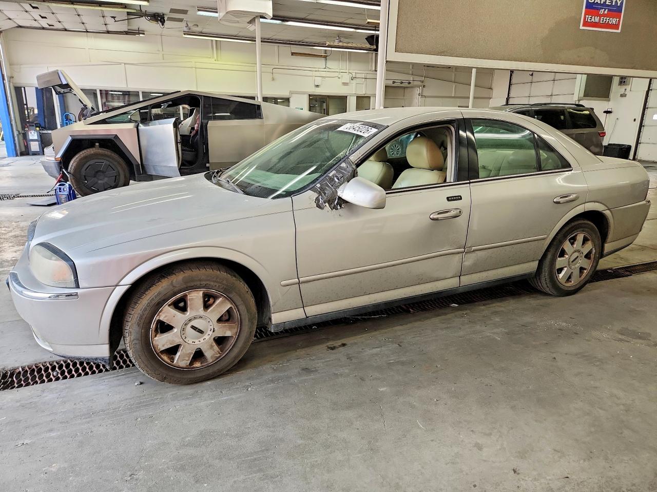 1LNHM86S05Y641975 · 2005 LINCOLN LS