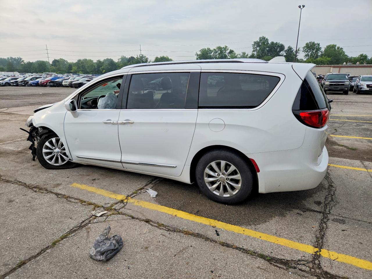 2C4RC1EG0JR317391 · 2018 CHRYSLER PACIFICA · 2/13