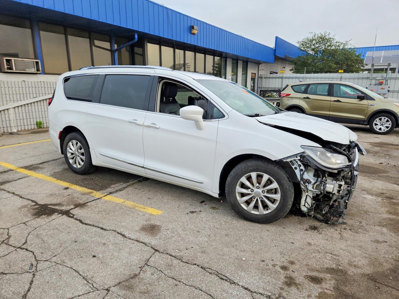 2C4RC1EG0JR317391 · 2018 CHRYSLER PACIFICA · 4/13
