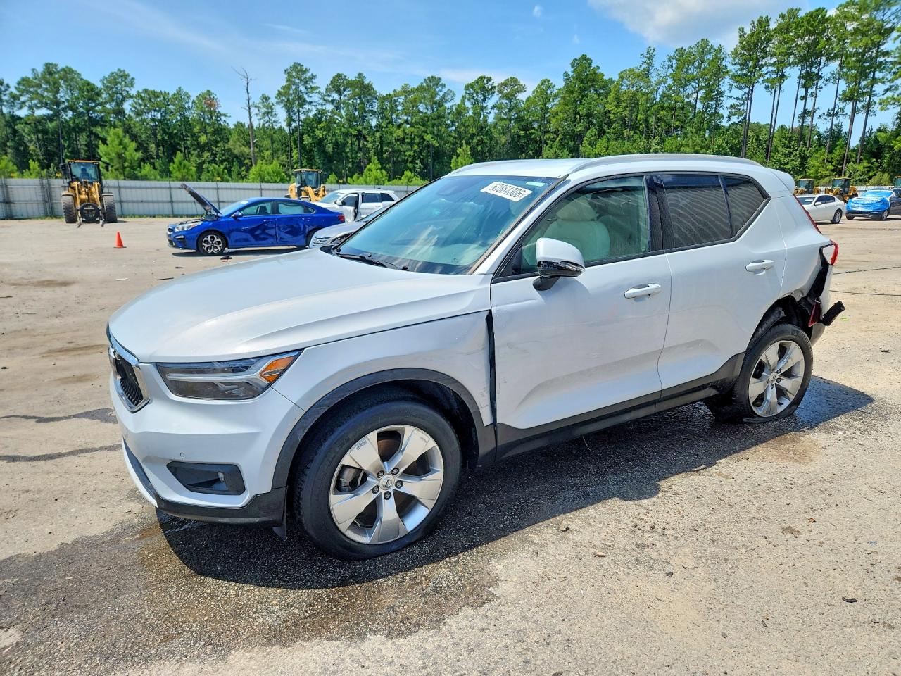 2021 VOLVO XC40