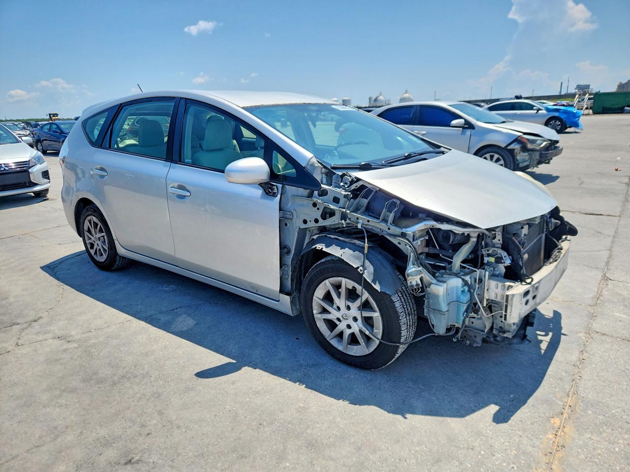 JTDZN3EU2C3033557 · 2012 TOYOTA PRIUS V · 4/12