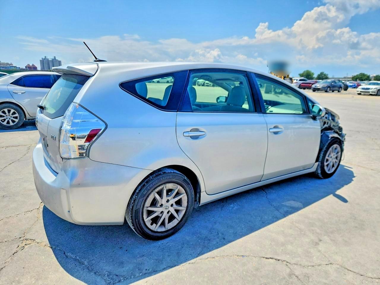 JTDZN3EU2C3033557 · 2012 TOYOTA PRIUS V · 3/12