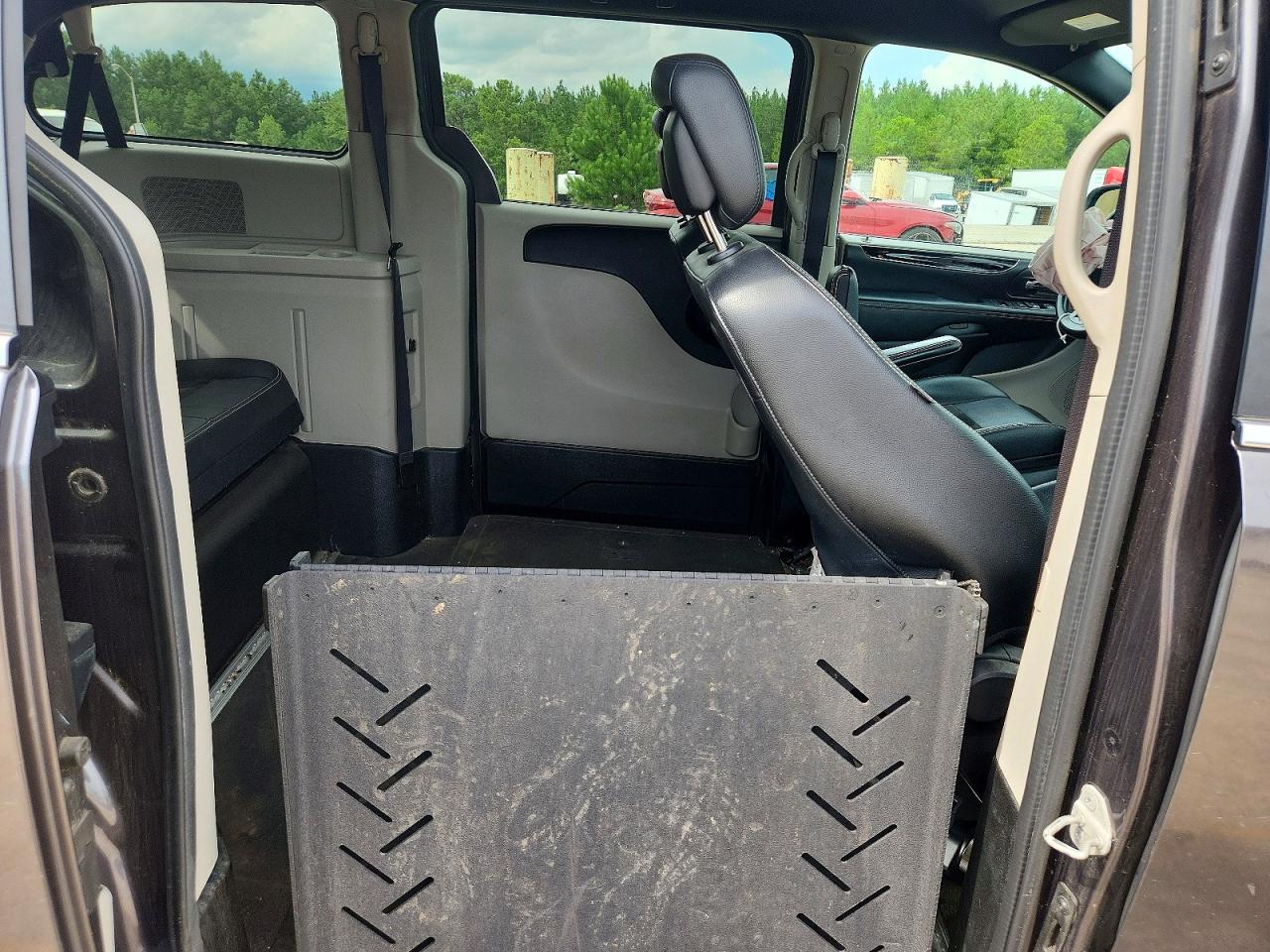 2C4RDGCG8KR772302 · 2019 DODGE GRAND CARAVAN · 11/13