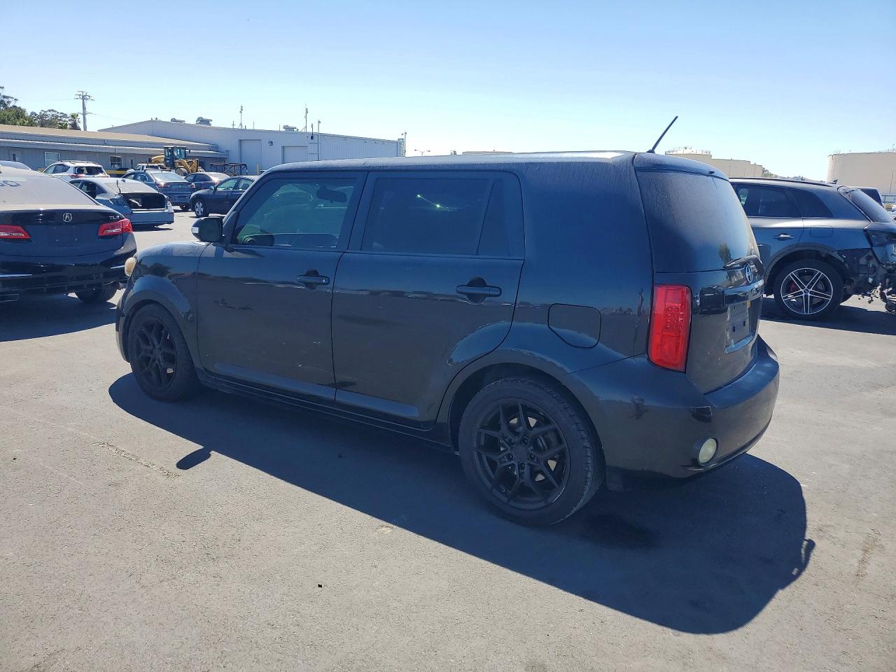 JTLKE50E781013051 · 2008 TOYOTA SCION · 2/13