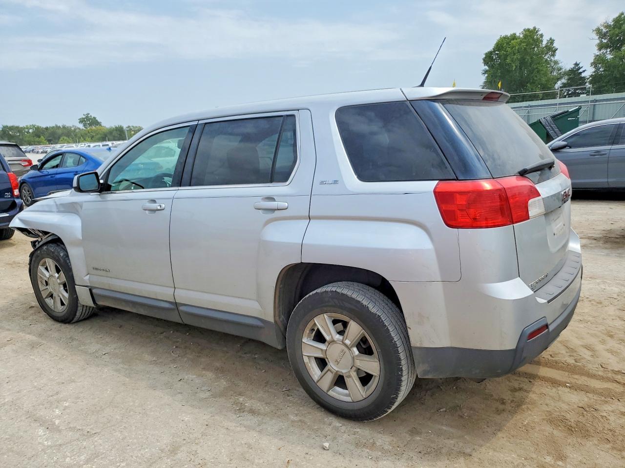 2CTALBEW6A6238470 · 2010 GMC TERRAIN · 2/13