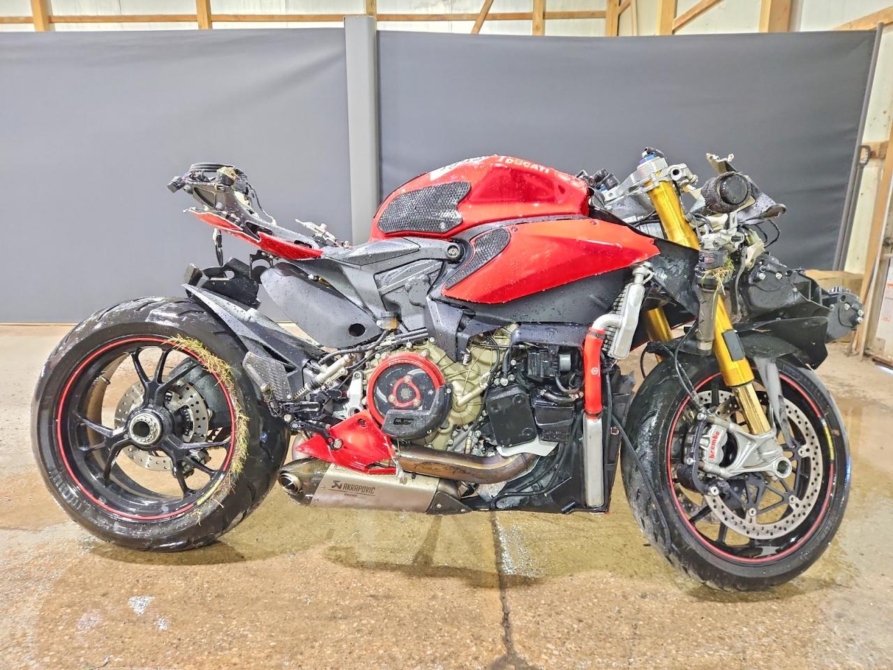 ZDM14BYW4GB006156 · 2016 DUCATI SUPERBIKE
