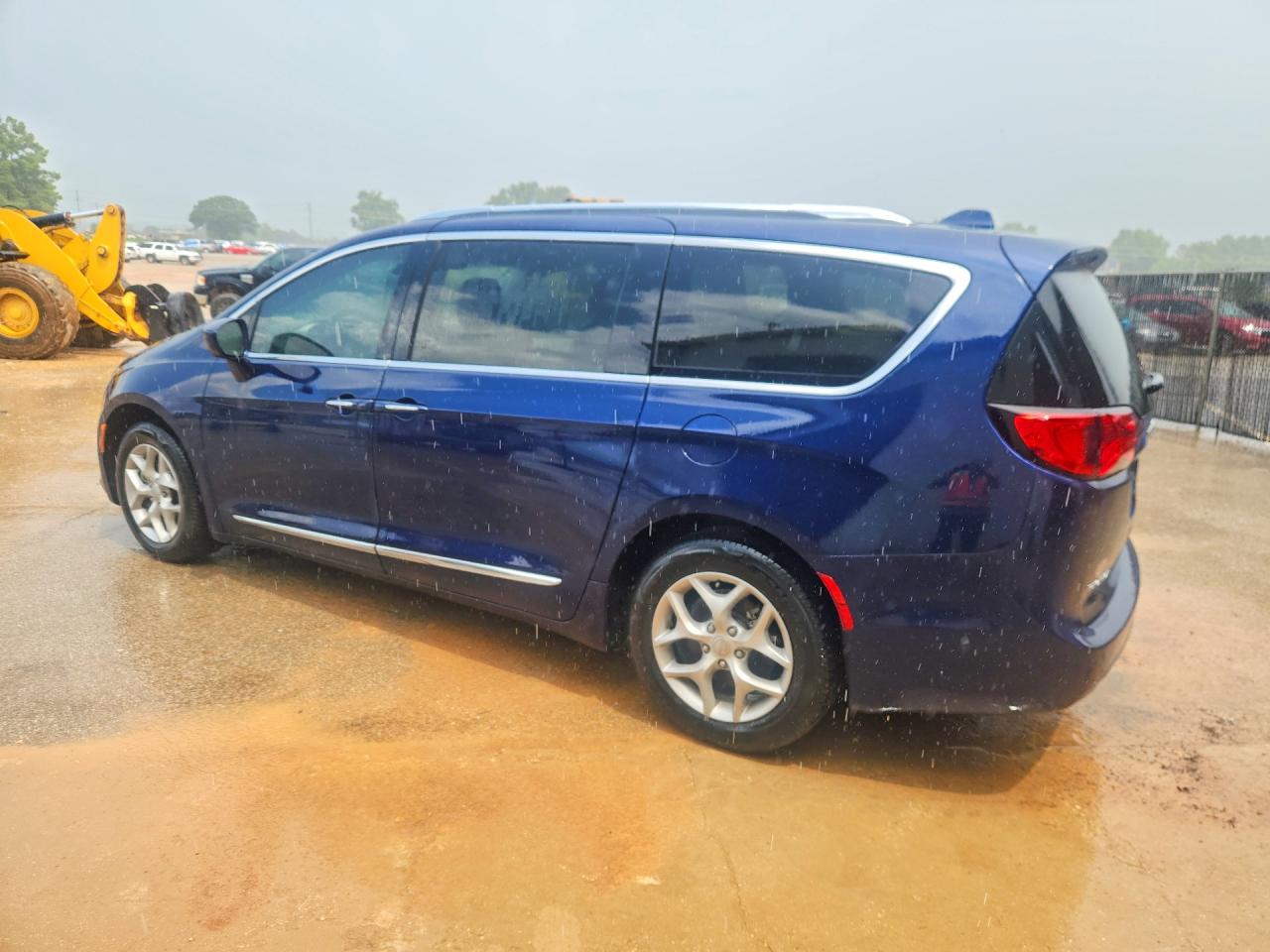 2C4RC1BG6JR182762 · 2018 CHRYSLER PACIFICA · 2/14