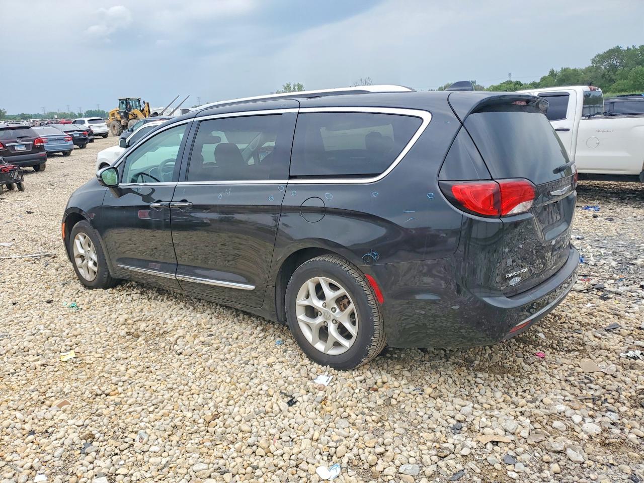 2C4RC1GG8LR283359 · 2020 CHRYSLER PACIFICA · 2/13