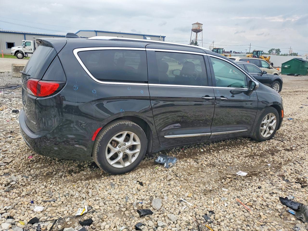 2C4RC1GG8LR283359 · 2020 CHRYSLER PACIFICA · 3/13