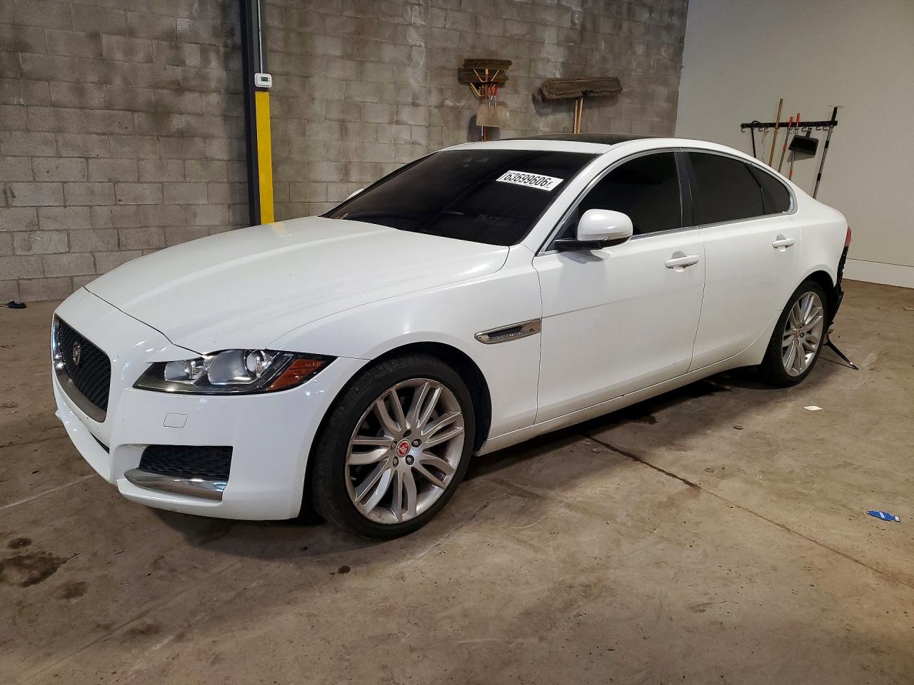 SAJBK4BV3GCY12423 · 2016 JAGUAR XF