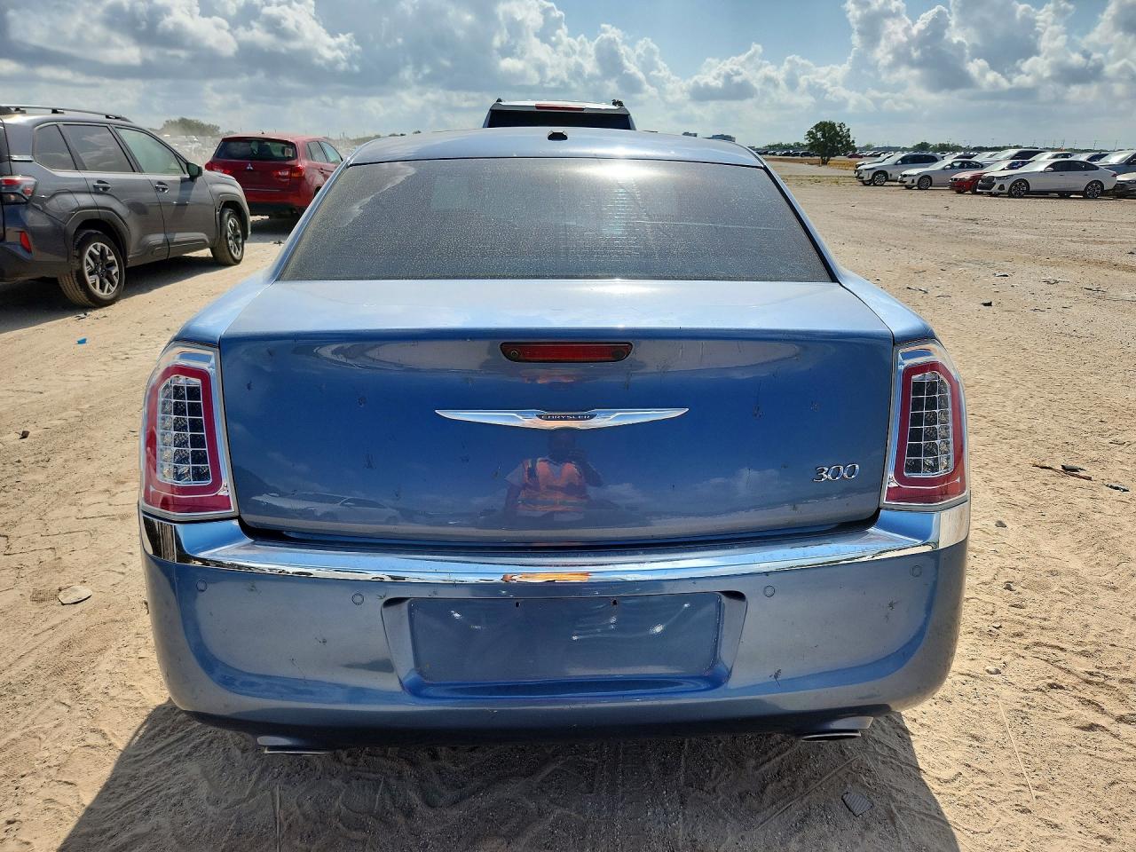 2C3CA5CG6BH547356 · 2011 CHRYSLER 300 · 6/12