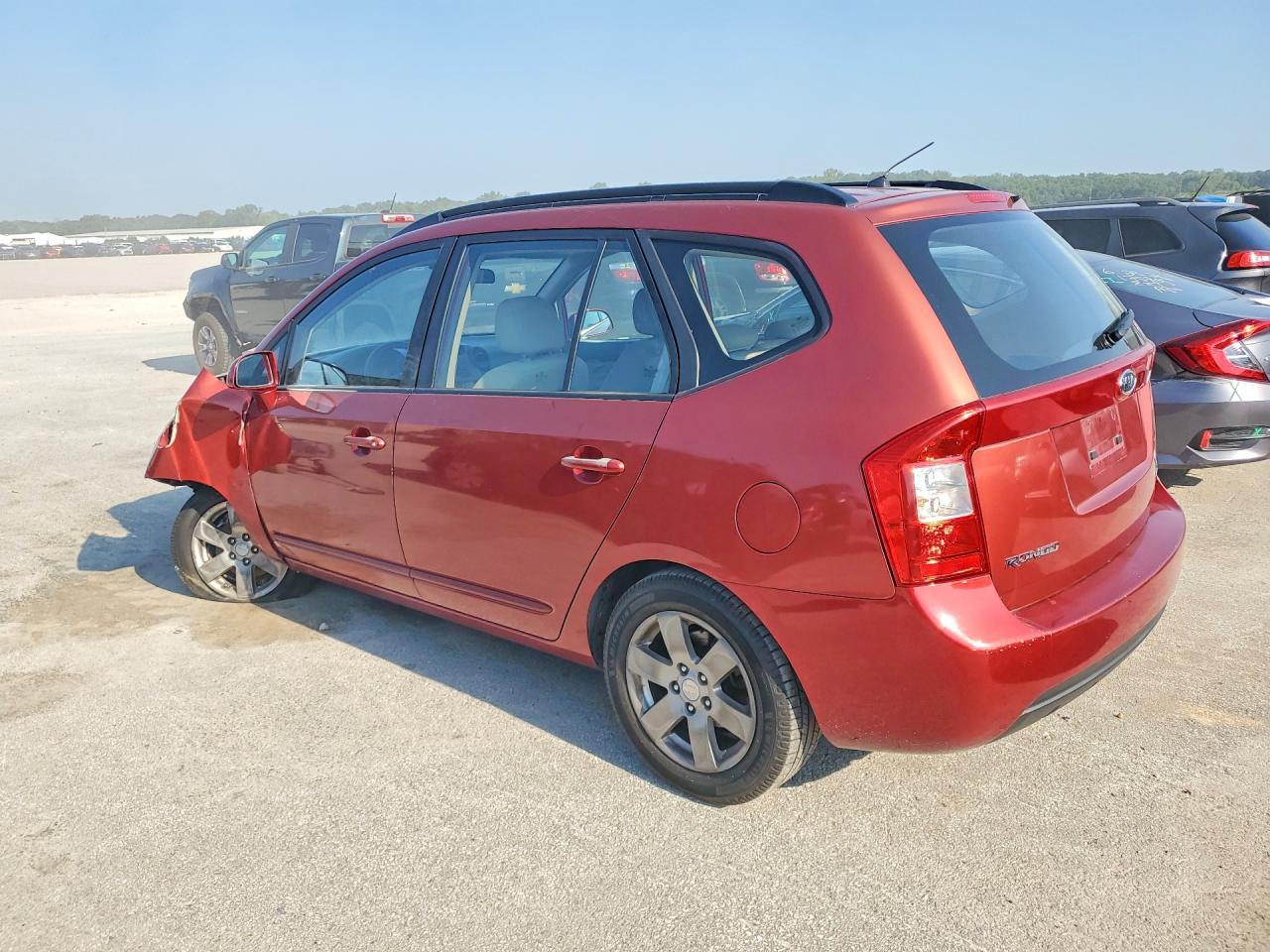 KNAFG526587144552 · 2008 KIA RONDO · 2/13