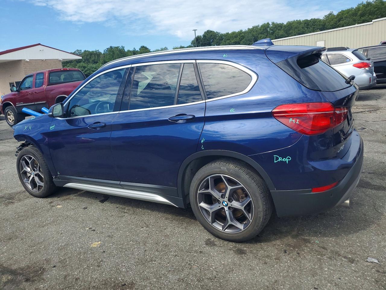 WBXHT3C59K5L37987 · 2019 BMW X1 · 2/13